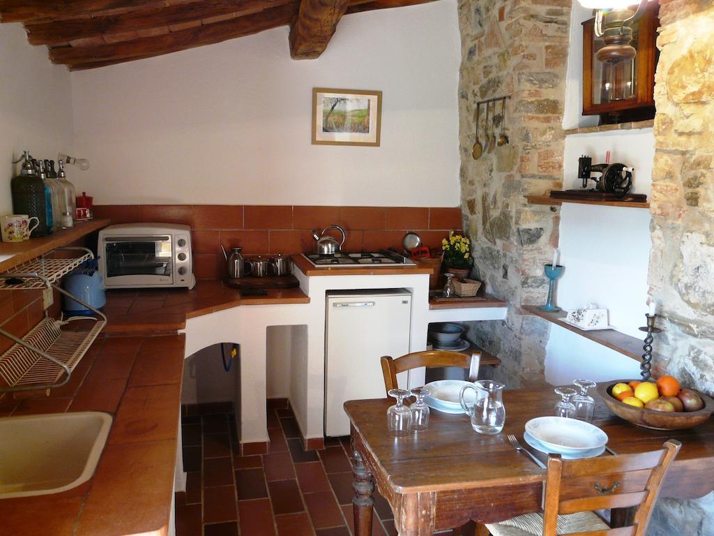 Podere Patrignone Guest House คาสเตลลินาอินเคียนติ ห้อง รูปภาพ